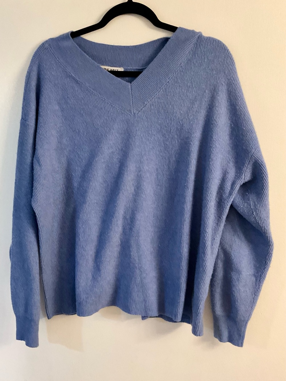 🌷 Nine West Soft V-Neck Sweater